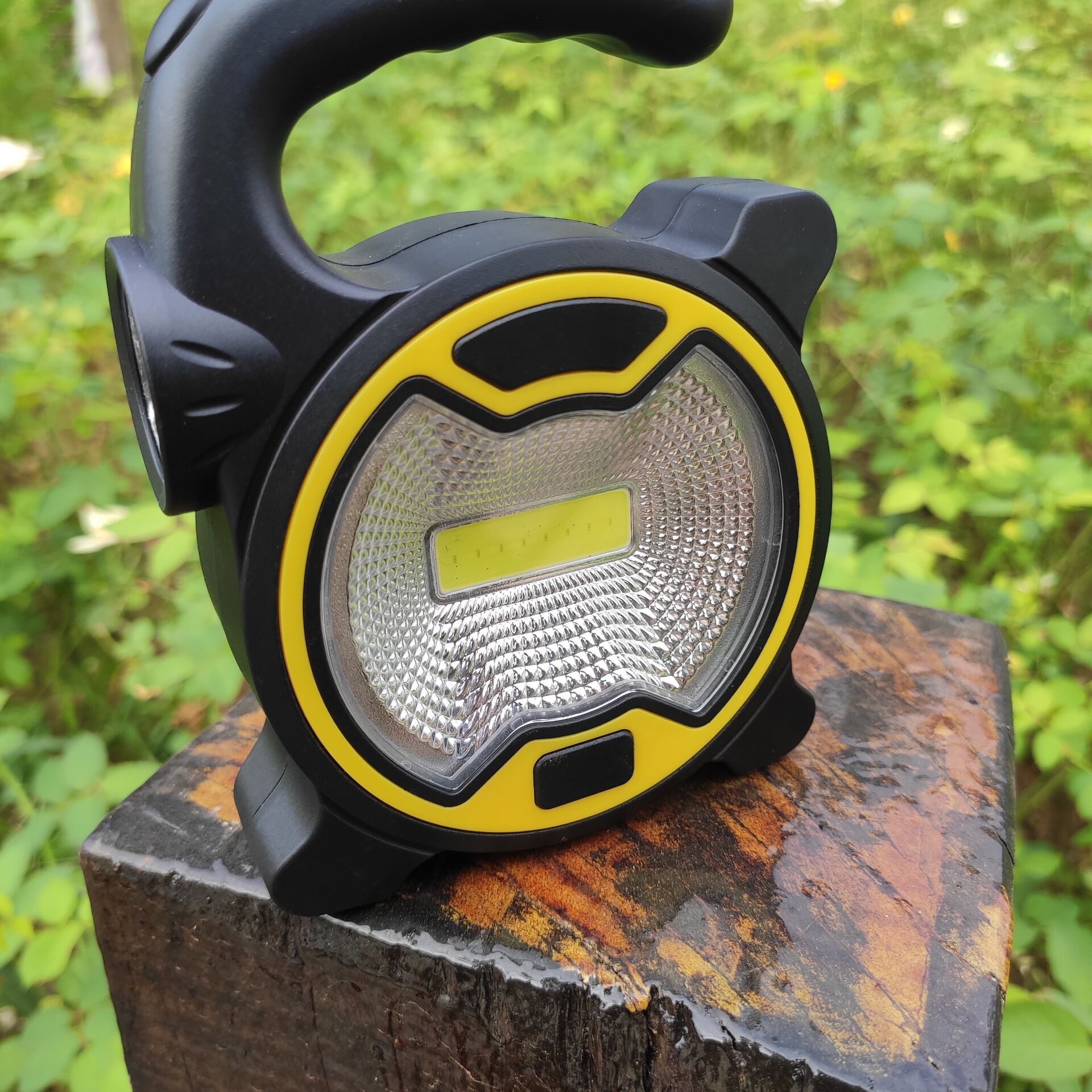 照亮无限可能：多功能LED户外照明灯的全面解析