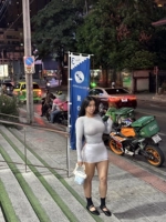 Светло-белый серебристый