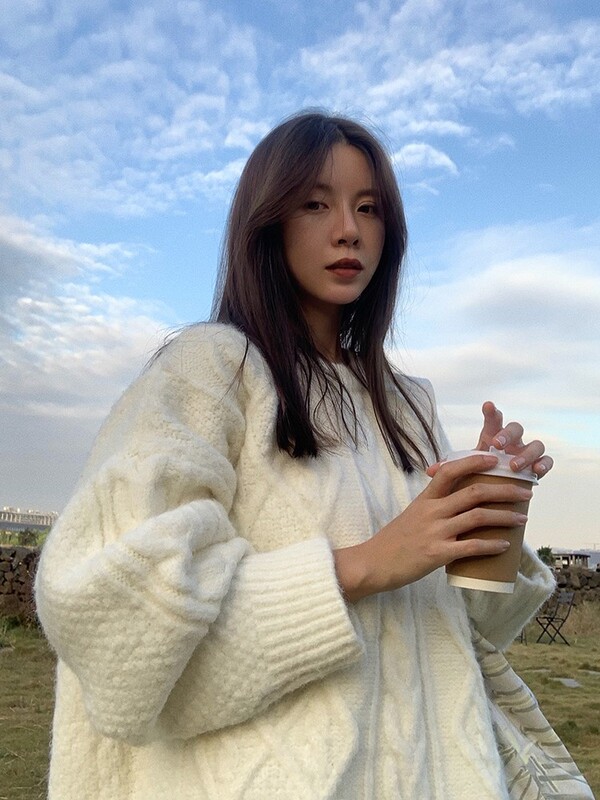 Round Neck Solid Color Thickened Sweater for Women 2025 New Autumn and Winter Loose Outerwear Lazy Style Cable Knit Pullover Top