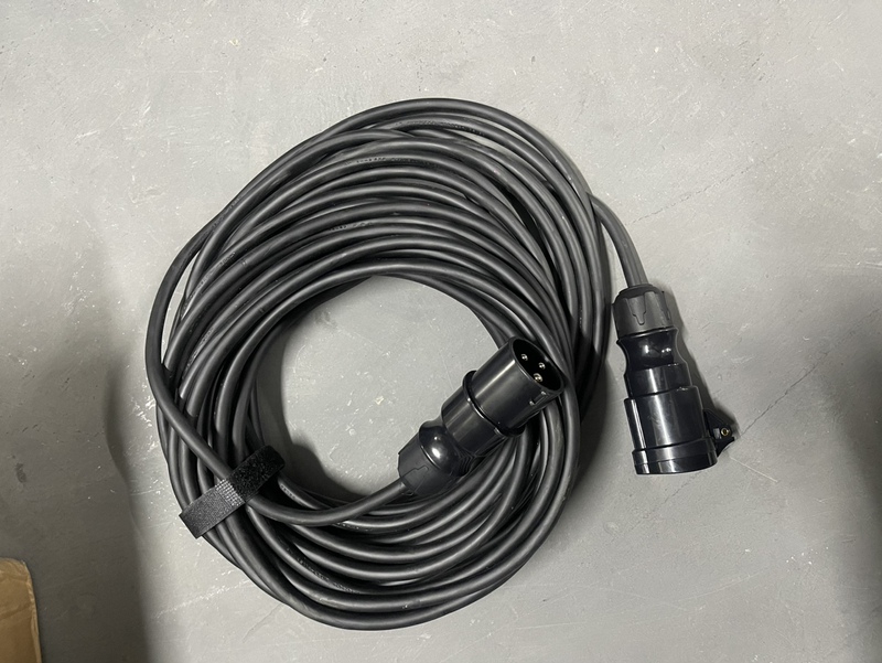 National Standard Pure Copper Wire 3-Core 2.5 Square Performance Cable, Flexible Stage Lighting Power Cord 16A Waterproof Connection National Standard Pure Copper Wire 3-Core 2.5 Square Performance Cable, Flexible Stage Lighting Power Cord 16A Waterproof Connection