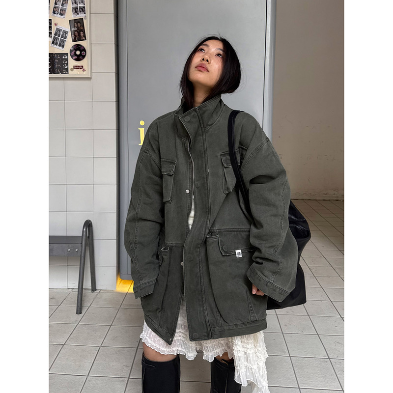 Grape Wang American Retro Workwear Style Green Jacket for Women, Loose Fit with Multiple Pockets