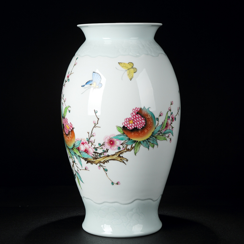 Jingdezhen vases, antique hand - made powder enamel glaze on the mesa of pomegranate flower vase
