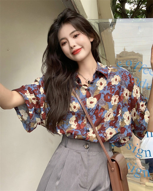 Design sense niche Hong Kong style floral short-sleeved shirt women's summer 2023 new foreign style all-match casual loose top