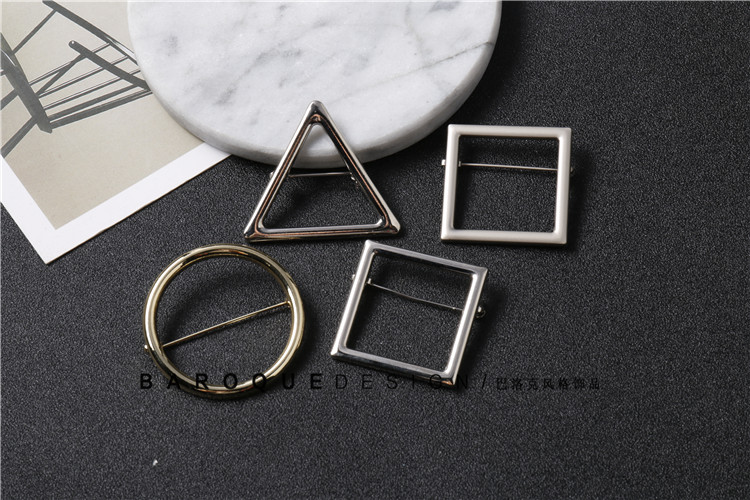 Phong cách tối giản trâm hình học tam giác vuông trâm lớn tròn pin mùa hè khăn lụa khóa pin boutonniere cài áo vest nam