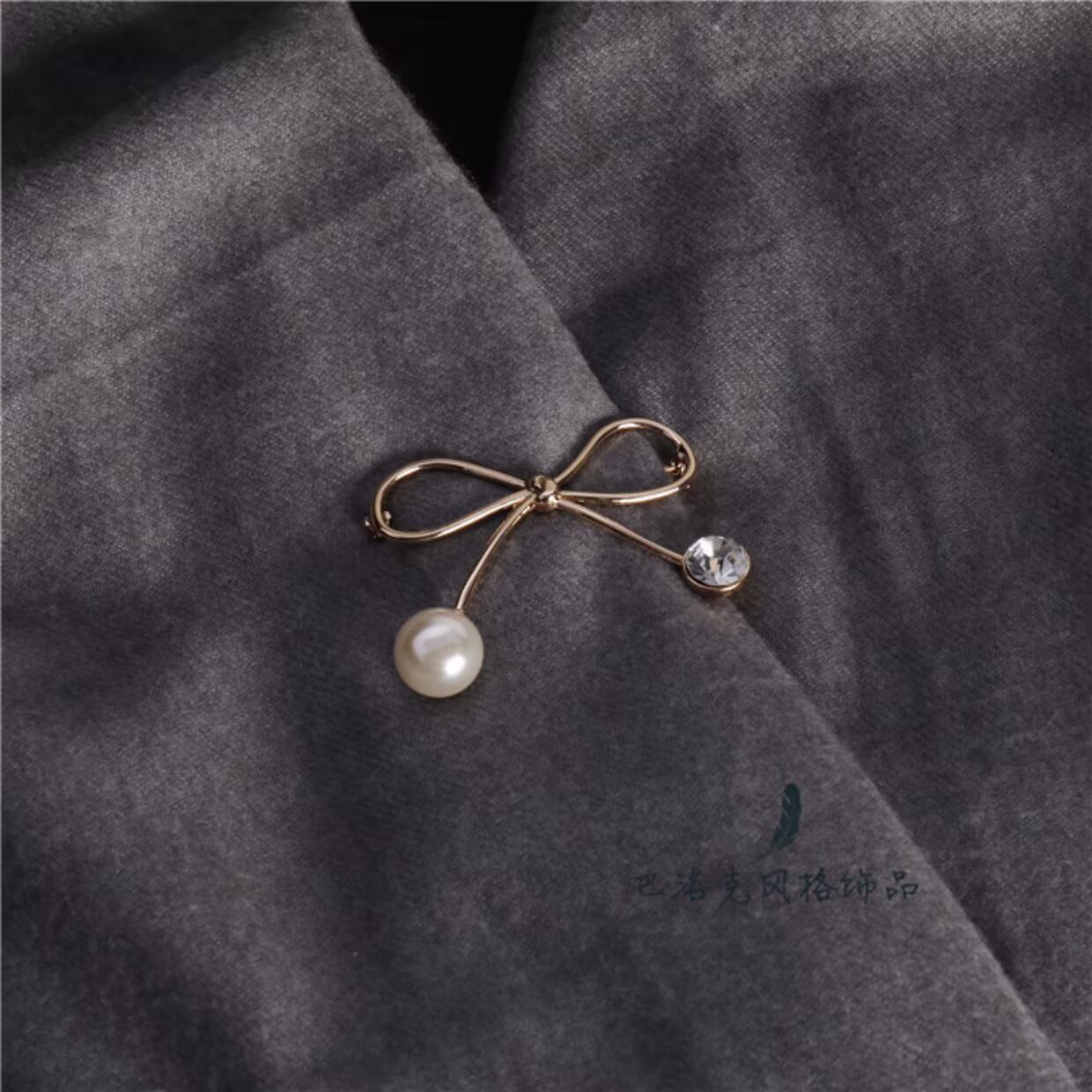 Thời trang mới ngọc trai trâm cài áo len hoang dã pin Nhật Bản và phụ nữ Hàn Quốc gió bướm rhinestone trâm cài ngọc trai ghim cài áo