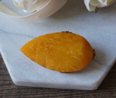 Украшения на шею 欧洲首饰俄罗斯铜包金蜜蜡（花蜡 ）胸针8.2克