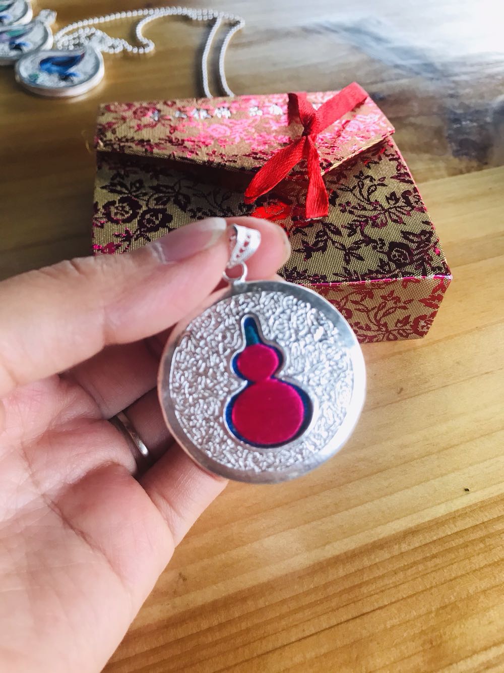 Pure Silver Pendant Guizhou Minority ornament 999 silver inlaid edge pure handmade embroidery necklace Miao break line embroidery