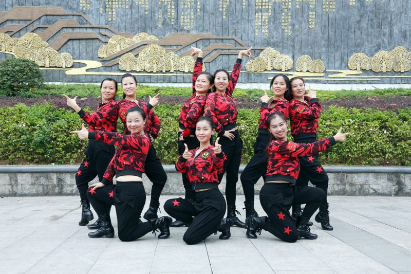 Trang phục khiêu vũ vũ điệu vuông phù hợp với phụ nữ 2019 phù hợp với ngụy trang mới ba mảnh mùa xuân và mùa thu khiêu vũ áo biểu diễn - Khiêu vũ / Thể dục nhịp điệu / Thể dục dụng cụ giày múa trắng