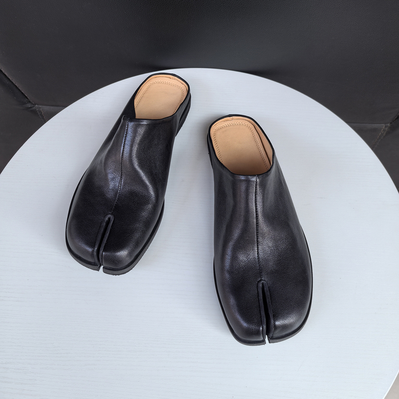 2026 Early Spring Washed Horsehide Tabi Split-Toe Shoes for Men, Retro Genuine Leather Slippers for Women, Pig's Trotters Shoes, Low-Heeled Versatile Half-Slippers