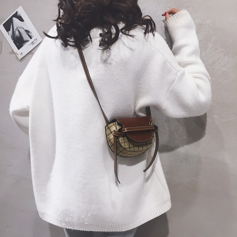 Korean edition bag women 2022 new vintage foreign school plaid saddle bag fashion personality trendy one-shoulder cross-body bag