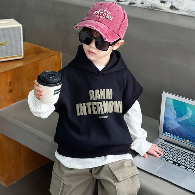 Boys' Spring and Autumn Sports Suit, Stylish and Trendy 2025 New Model, Children's Boys' Fashionable Little Gentleman Three-Piece Set