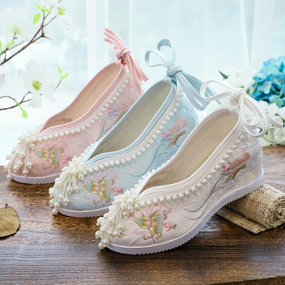 Chinese national style retro Chinese wedding shoes old Beijing round head beaded Hanfu shoes wedge heel comfortable daily with Hanfu