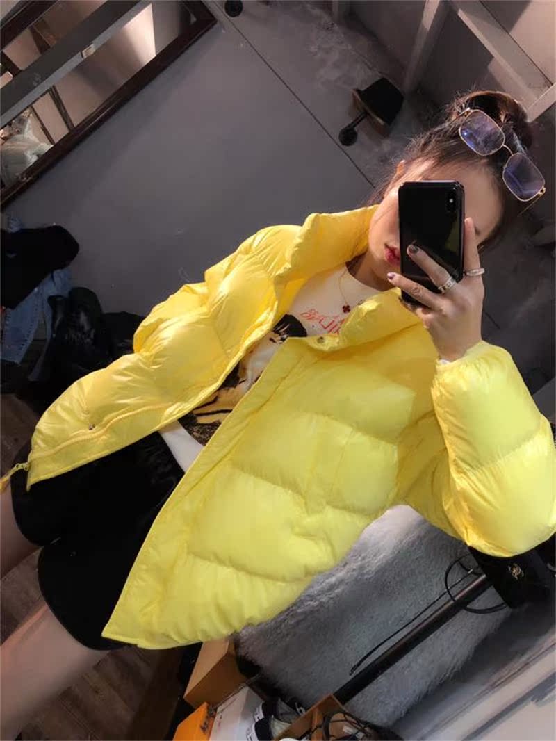 Trạm châu Âu Hàng hóa châu Âu đồng bộ thời trang lỏng lẻo dịch vụ bánh mì xuống bông cổ áo kẹo màu áo khoác nữ thủy triều áo phao nữ 2020