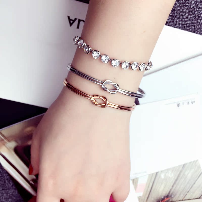Châu Âu và Mỹ cá tính trang sức vòng đeo tay hình học xoắn kim loại mở vòng đeo tay phụ nữ vòng đeo tay Hàn Quốc thời trang vòng đeo tay vòng tay ngọc trai