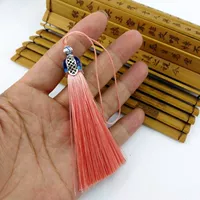 Кисточки из перегородчатой ткани бежевого цвета