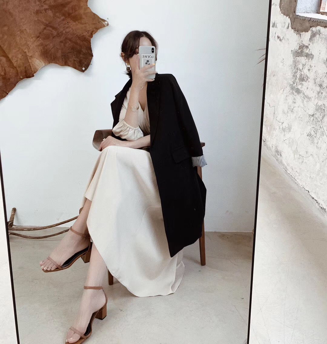 Hangzhou Taobao Photography Studio Clothing Shooting of Japanese and Korean Model Net Red Windclothes Shooting Approach