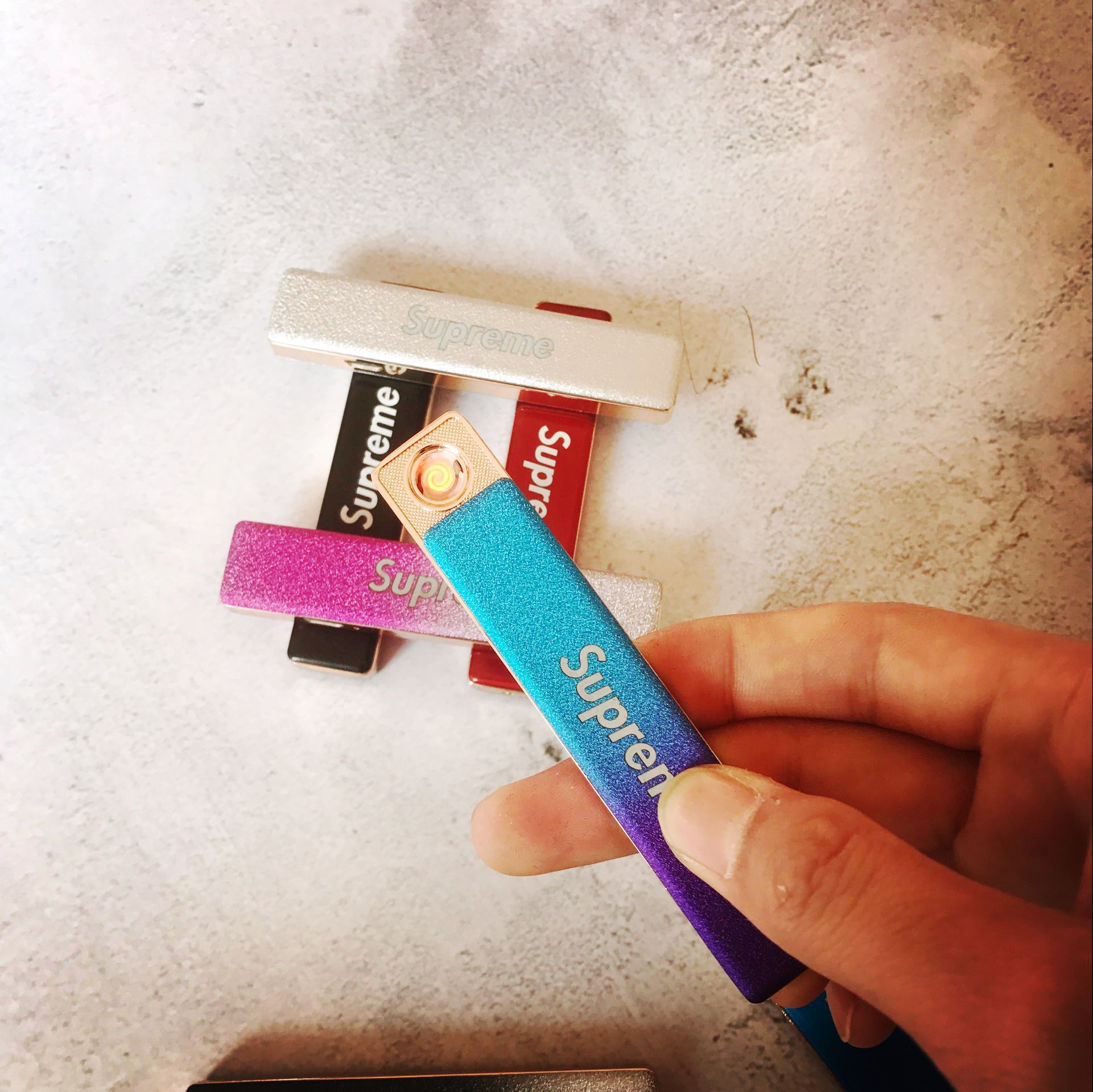 Lắc lắc đường phố thương hiệu tối cao sáng tạo nam và nữ cá tính xách tay mini điện dây usb thuốc lá nhẹ hơn - Bật lửa bật lửa cartier