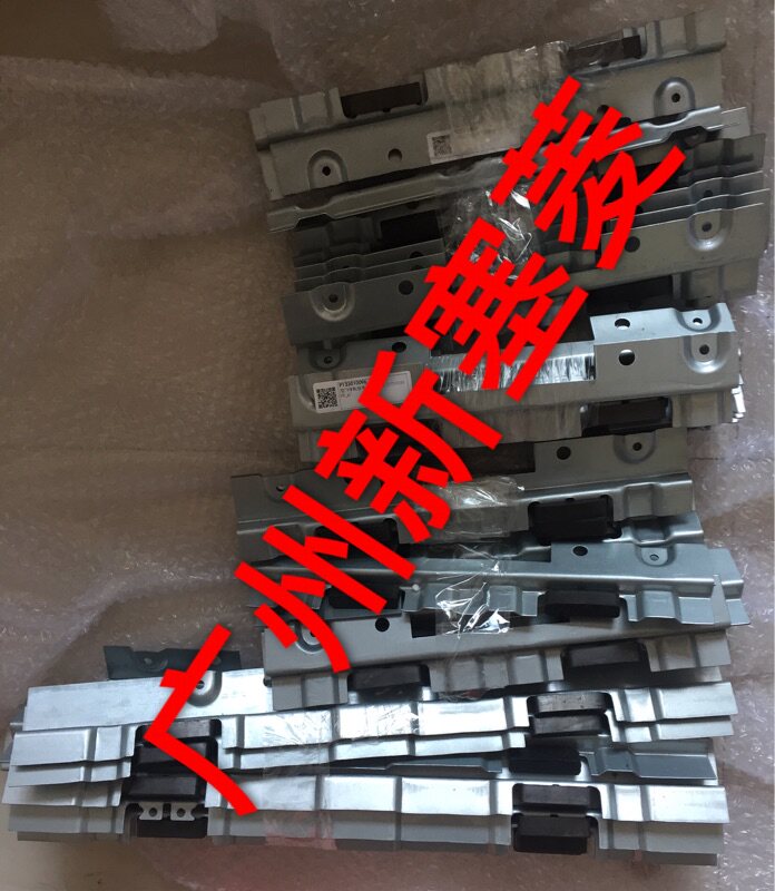 Hitachi Elevator Door Slider Rubber Bracket Hall Door Slider Fixed Mount Hanger Foot Long Iron Plate Hall Door Slider Device