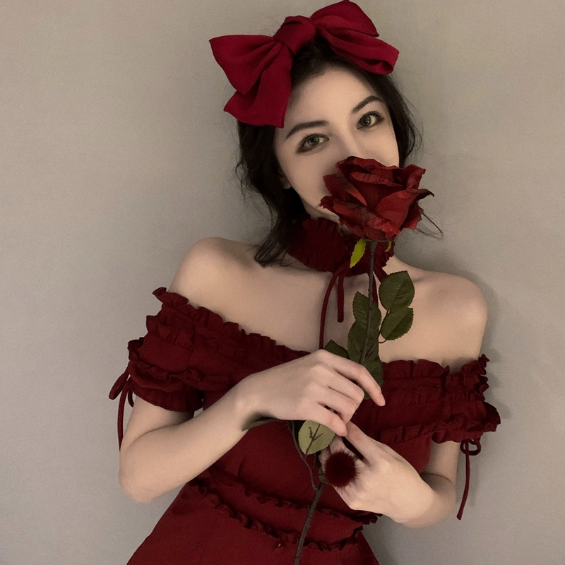 Phong cách sang trọng tính khí xù lông váy ngắn mùa hè mới sơn dầu cổ điển anh đào đỏ một đường cổ váy sexy nữ - Sản phẩm HOT