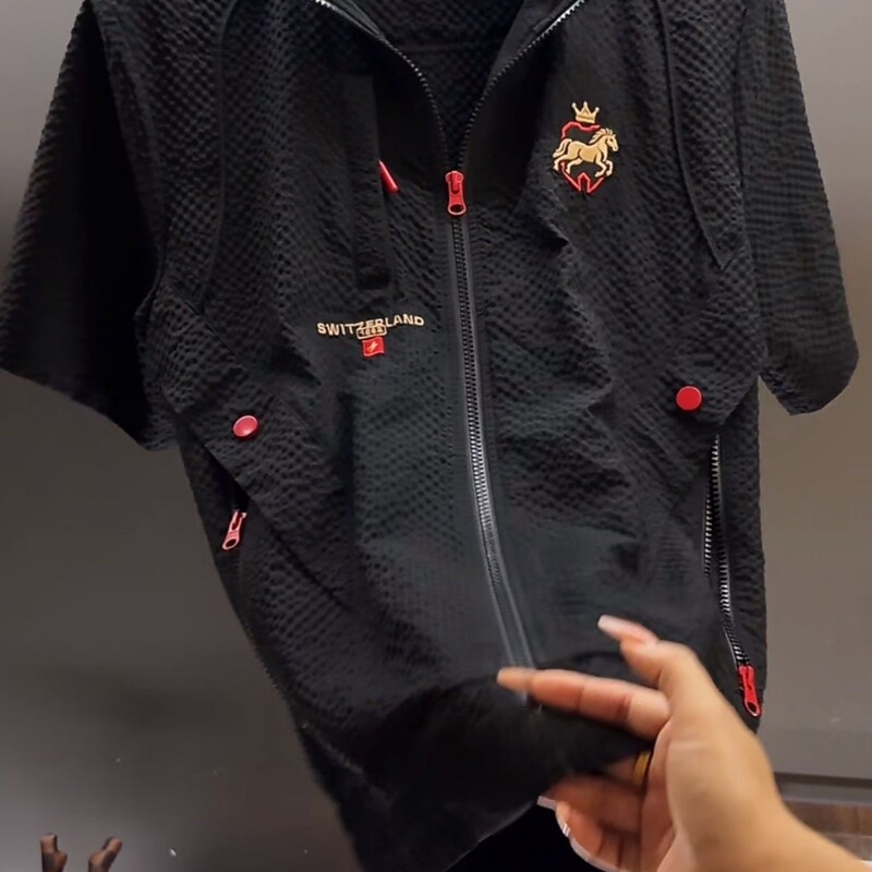 High-End Light Luxury Men's and Women's Short-Sleeve Stand-Collar Jacket, Summer Breathable Bubble Gauze Embroidered Casual Outerwear, Business Top, Trendy High-End Light Luxury Men's and Women's Short-Sleeve Stand-Collar Jacket, Summer Breathable Bubble Gauze Embroidered Casual Outerwear, Business Top, Trendy