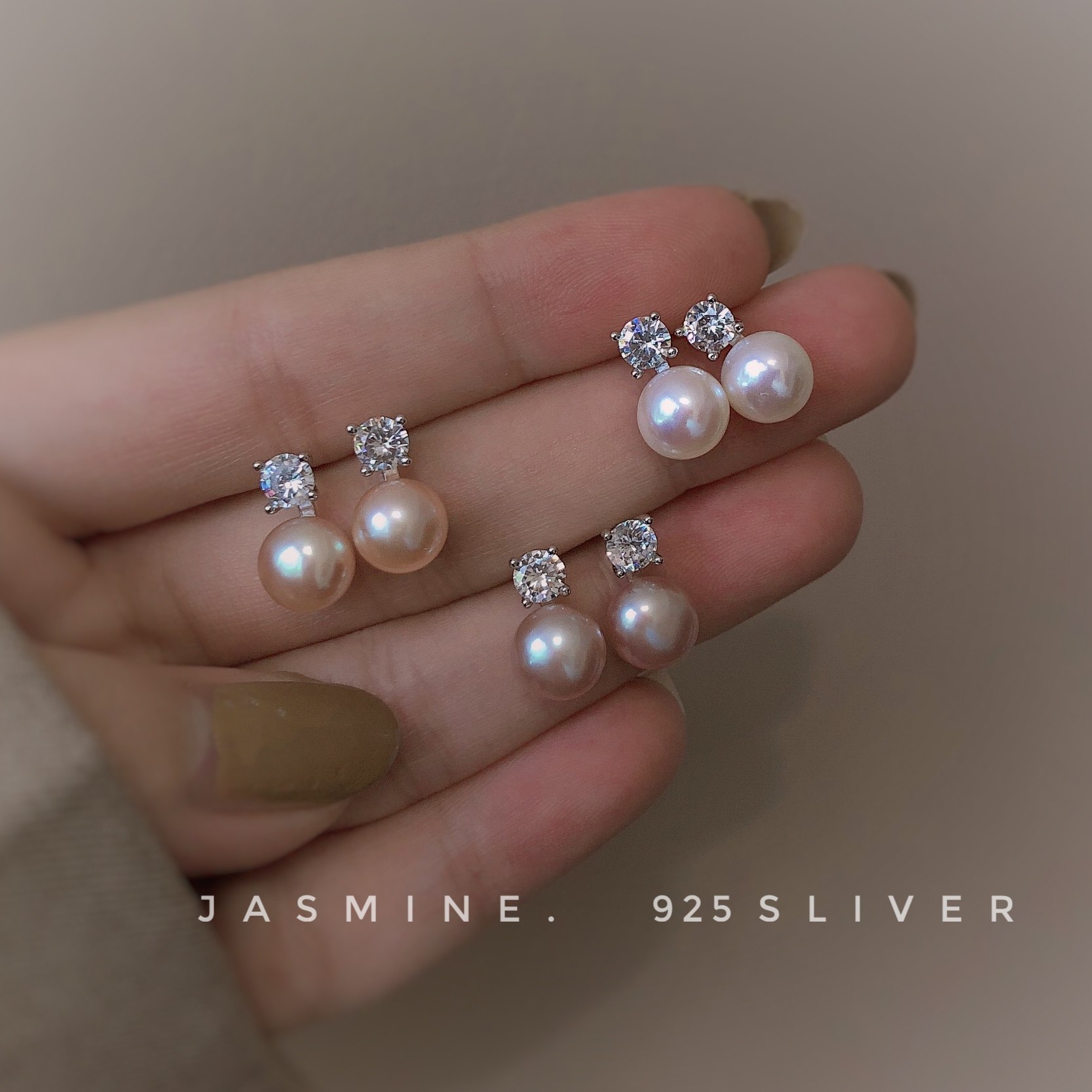 S925 sterling silver freshwater pearl Japanese pear flower with the same small ear needle elegant and simple natural steamed bun beads six-claw zircon