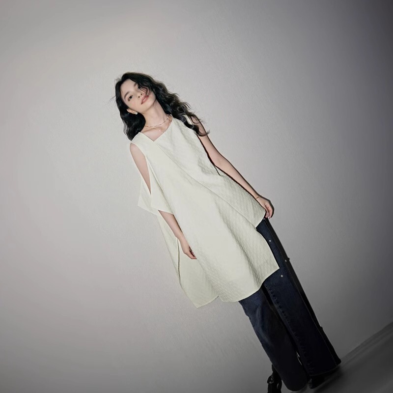 Highly Recommended~ Great at Covering Flaws and Making You Look Slimmer~ Unique Design with a Sense of Style, Off-Shoulder Shirt, Sleeveless Camisole, Mid-Length Top for Women