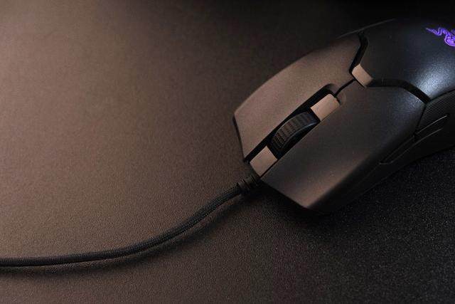 爱打扮,他他商城 手臂流操作太累69蛇毒蝰助你一臂之力