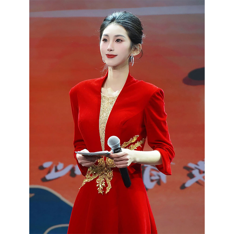 ホストイブニングドレス 2024 新しい赤の威厳と雰囲気のある国家スタイル年次総会芸術テスト気質パフォーマンス衣装女性のロングスタイル
