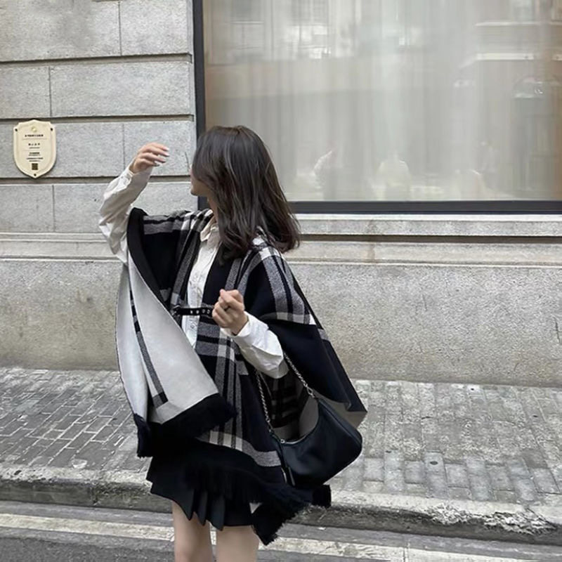 Sandro Moscoloni classic niche retro simple all-match small age-reducing western style knitted shawl