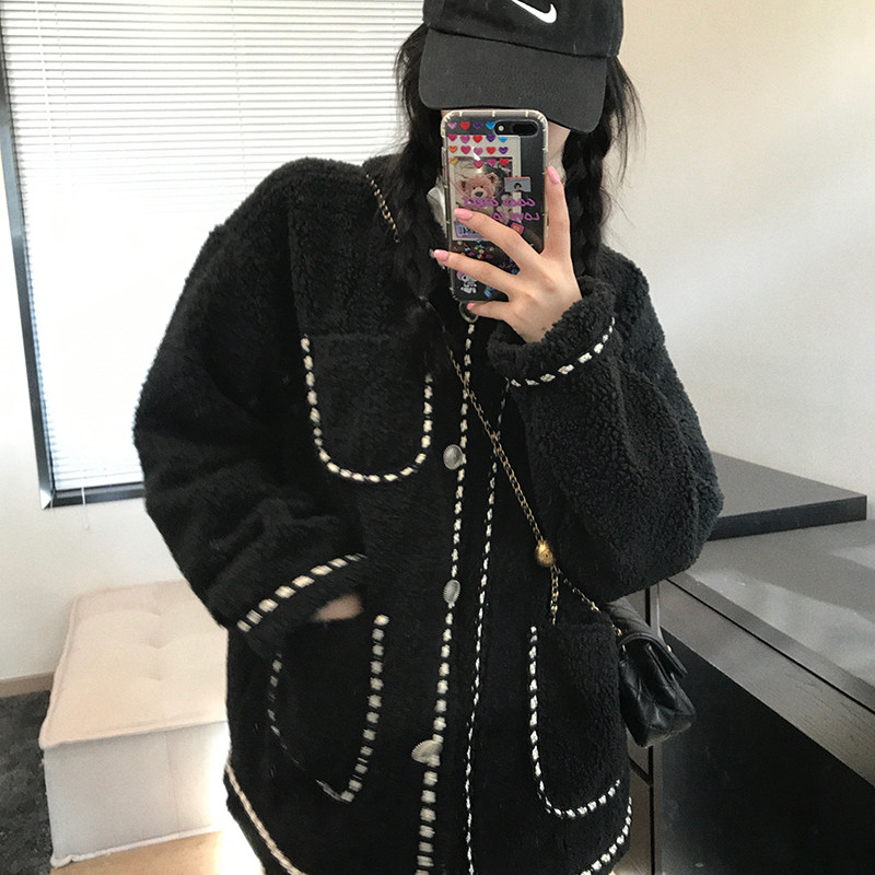 Wang girl's shop Xiaoxiang lamb wool coat 2022 winter clothing style net red wind plush thickening burst French ladies