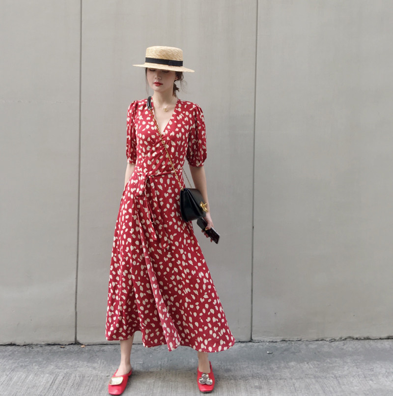 Floral dress women's 2022 summer new Korean version of Hepburn style beach skirt one piece French polka dot skirt women's tide