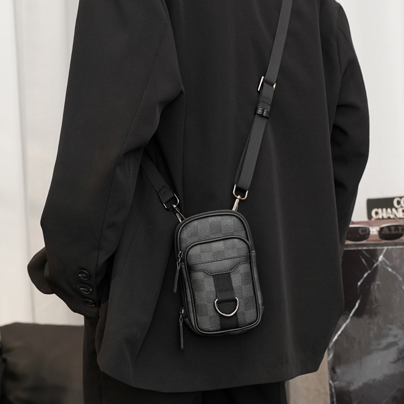 Hong Kong men's new small satchel wave cards 100 hitch mobile phone Pack Korean version Cortex Pure mini small single shoulder bag