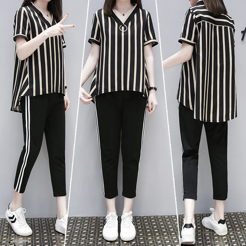Fat mm large size women's clothing 2019 summer new striped scheming suit loose and thin, covering the flesh, fat sister two-piece suit