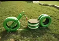 Изумрудный зеленый автомобиль