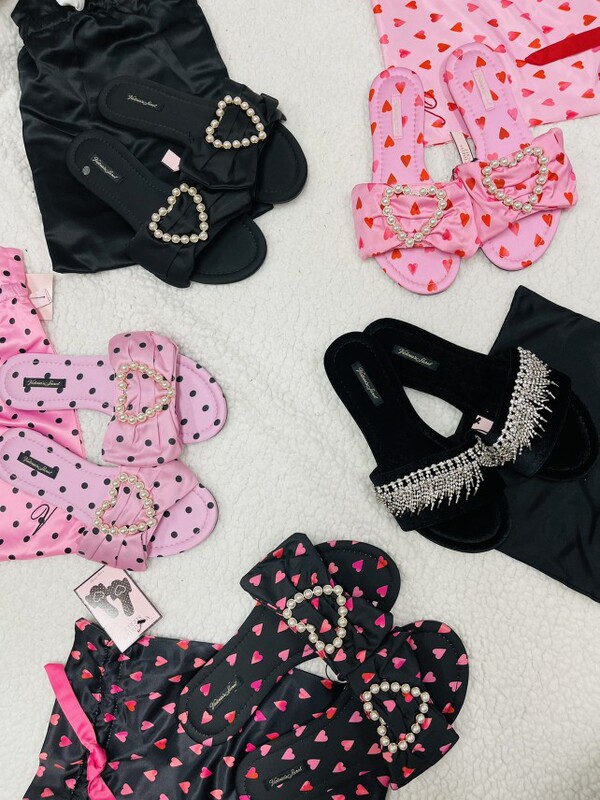 Victoria's Secret Slippers for Summer with Heart-Shaped Pearls and Tassels, Suitable for Outdoor Wear, Non-Returnable Victoria's Secret Slippers for Summer with Heart-Shaped Pearls and Tassels, Suitable for Outdoor Wear, Non-Returnable