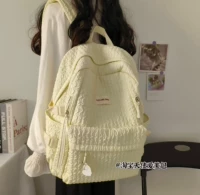 Кремового цвета