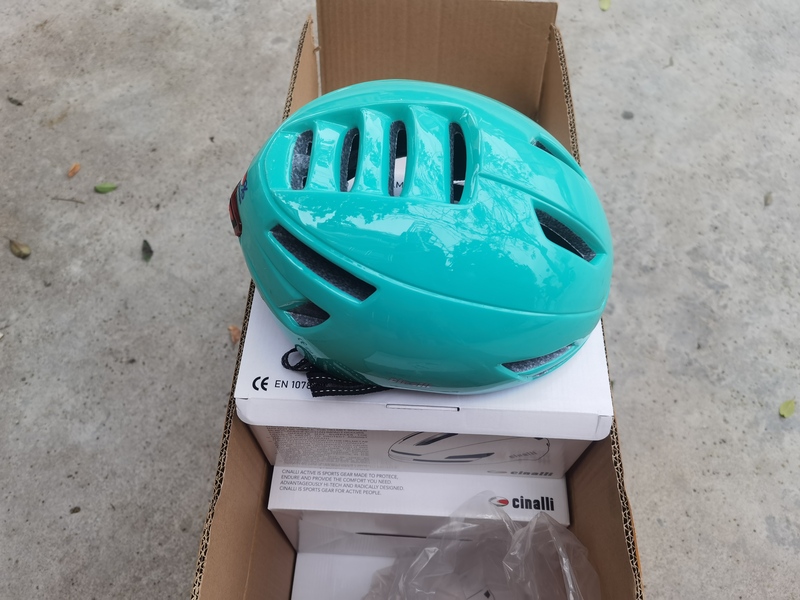 Cinalli Helmet with Safety Light, Large Size, Original Boxed, One-Piece Molding, Rechargeable, Ce Certified Cinalli Helmet with Safety Light, Large Size, Original Boxed, One-Piece Molding, Rechargeable, Ce Certified