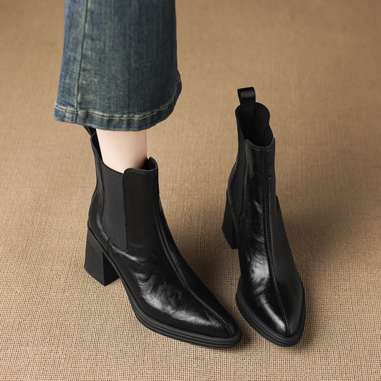 Genuine leather, good-looking, stylish, super popular, short boots for women, winter pointed-toe Chelsea coffee-colored thick-heeled high-heeled shoes