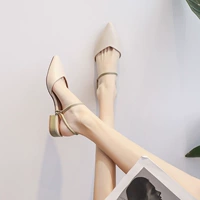 2024 Baotou Summer Low Heels, поздний, поздний ветер, нежный заостренный, заостренные маленькие сандалии, женские плоские одиночные туфли