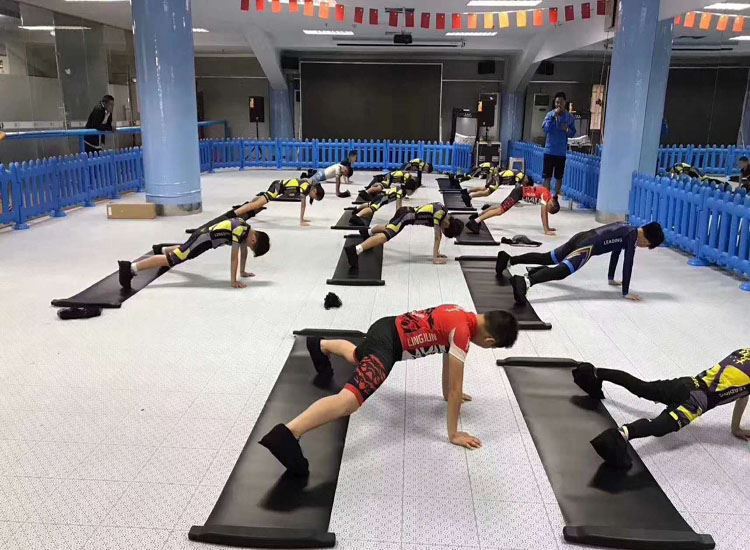 Đào tạo trẻ em trượt ván trượt băng tốc độ trượt băng huấn luyện đặc biệt cao với phiên bản ván trượt cân bằng phiên bản để gửi Hao Li - Trượt băng / Trượt / Thể thao mạo hiểm giày thể thao kiêm patin