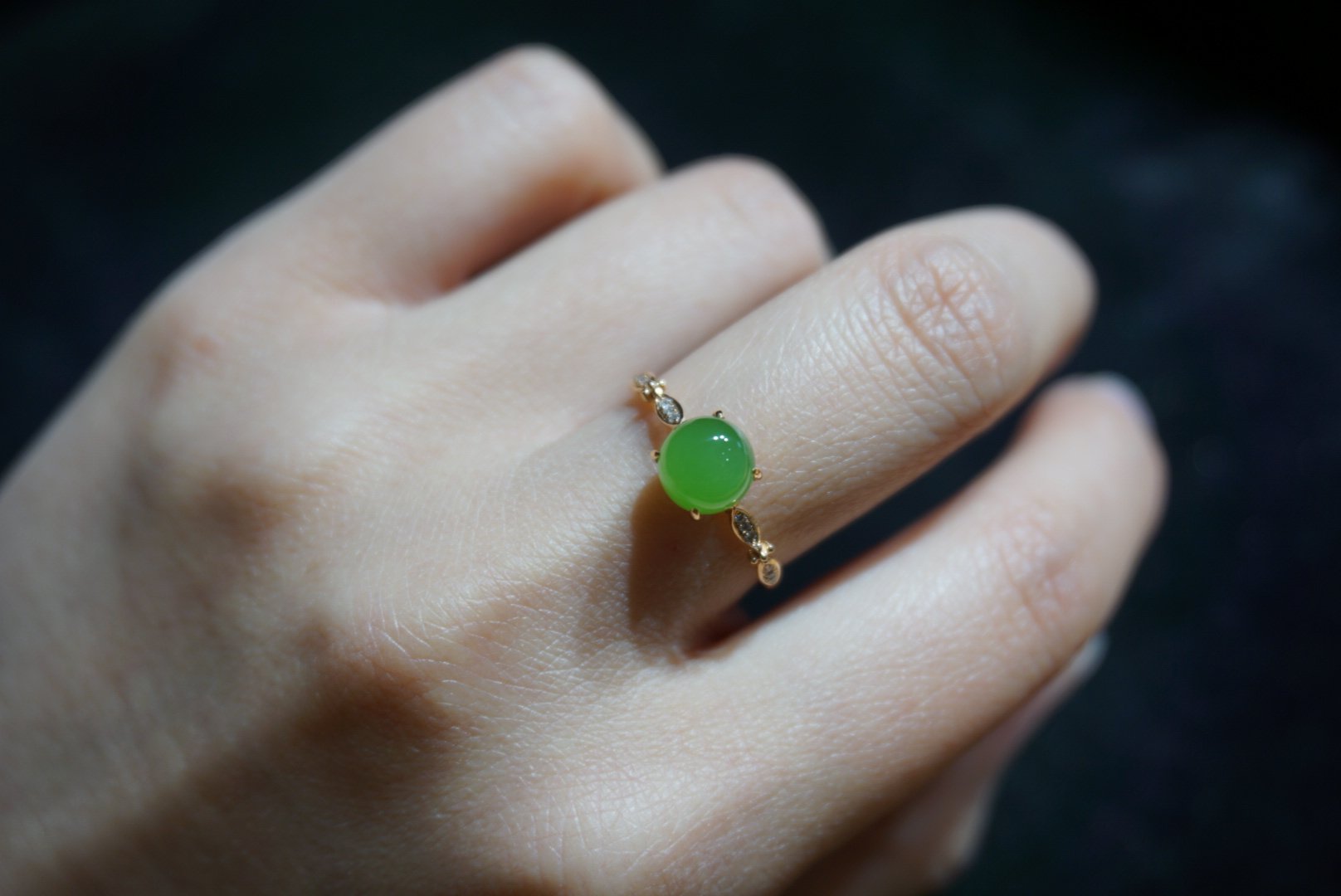 18K gold inlaid and field Bite jade apple cider green spinach green pendant ring