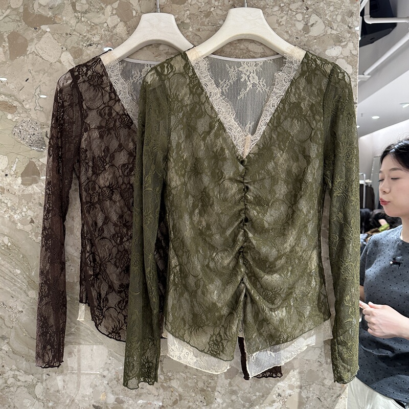 European Station 2026 Early Autumn New V-Neck Lace Slim Fit Pure Desire Style Slightly Transparent Lace Shirt for Women Trend 19258 European Station 2026 Early Autumn New V-Neck Lace Slim Fit Pure Desire Style Slightly Transparent Lace Shirt for Women Trend 19258