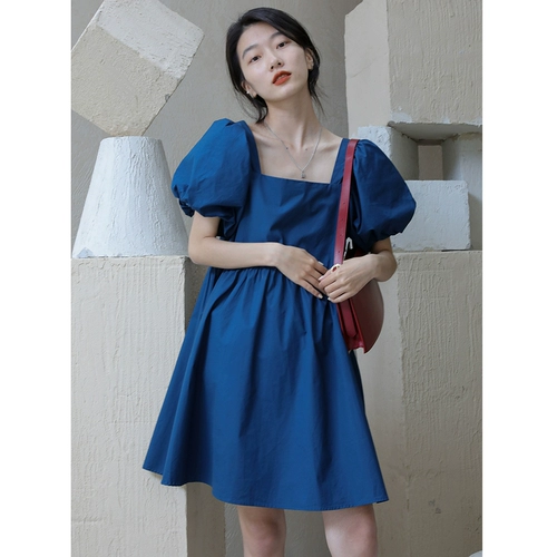 Приталенное летнее платье, короткая юбка, коллекция 2022, квадратный вырез, свободный крой, по фигуре, рукава фонарики