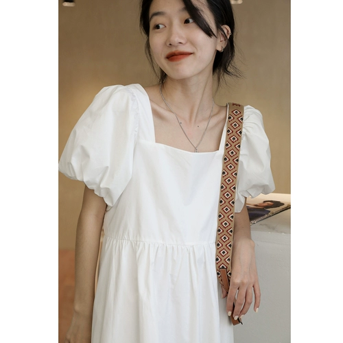 Приталенное летнее платье, короткая юбка, коллекция 2022, квадратный вырез, свободный крой, по фигуре, рукава фонарики