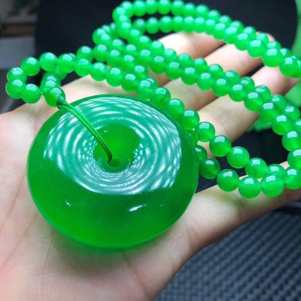 Emerald safe button necklace A goods delivered packing gift wrapping gift box Haoran jewelery Second store Live on the spot RMB700  goods