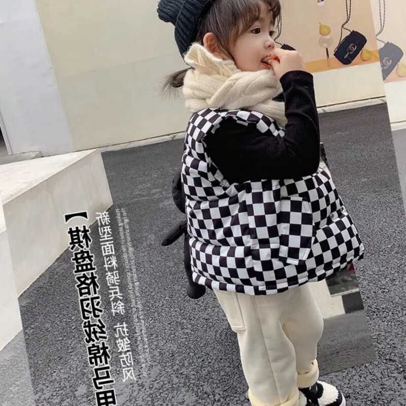 Girl's autumn and winter waistcoat 2021 new Korean version small and medium boy grid baby 100 hitch a trendy foreign warm vest wave