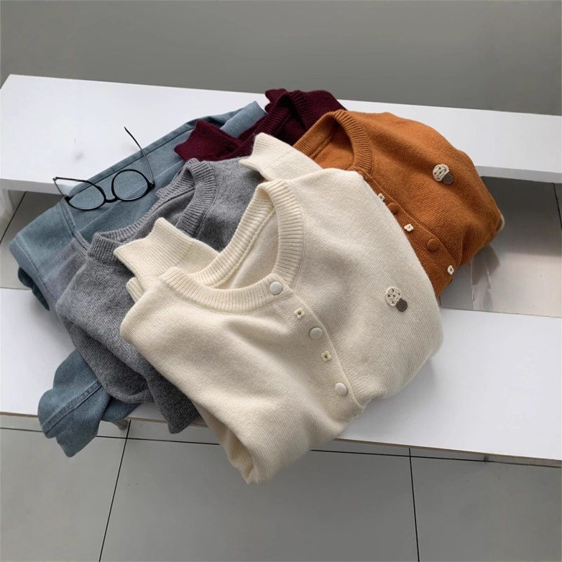 Korean-Style Small Mushroom Embroidery Buttoned Round-Neck Long-Sleeve Knit Cardigan for Women, Versatile and Age-Reducing Sweater Jacket Top Korean-Style Small Mushroom Embroidery Buttoned Round-Neck Long-Sleeve Knit Cardigan for Women, Versatile and Age-Reducing Sweater Jacket Top