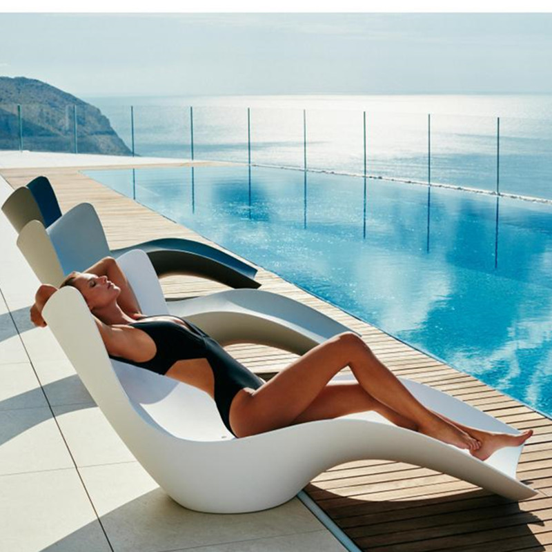 Spot Designer Casual Beach Glazed Steel Outdoor Lounge Deck Chair Villa Sloth Swimming Pool S Shaped Upscale Chair 