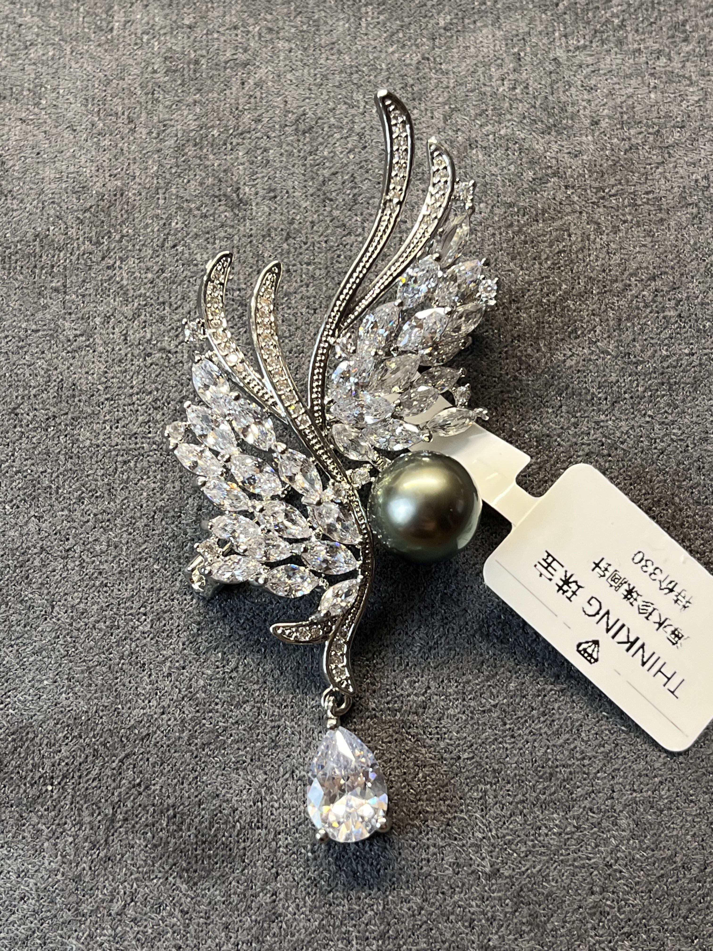 SHIFT UP正版授权，TES（闪鹰工作室）制作，NIKKE雕像第六弹-灰姑娘（Cinderella Glass  Princess），下图为水贴眼版。本产品将于10月15日预售，敬请期待！, image size:3024x4032