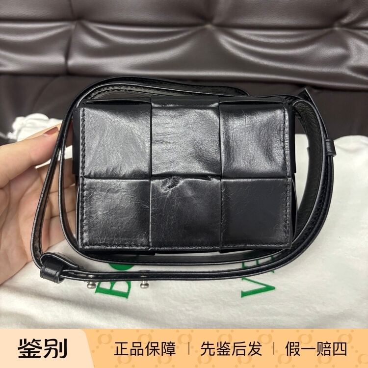 Bottega Veneta Bv Woven Magnetic Buckle Oil Wax Leather Shoulder Crossbody Bag Men's and Women's Mini Bag Bottega Veneta Bv Woven Magnetic Buckle Oil Wax Leather Shoulder Crossbody Bag Men's and Women's Mini Bag